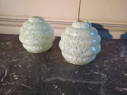 Pair of glass globes, c. 1920

H. 13 cm