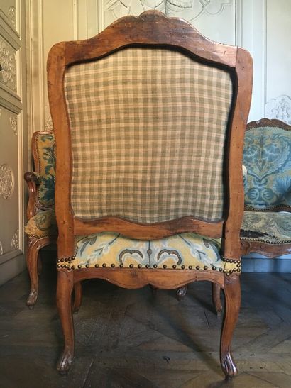 Suite de six fauteuils en bois mouluré et...