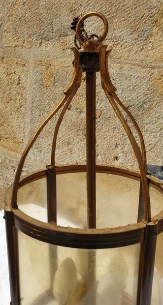 Lanterne à quatre lumières, style Louis XVI.

H.55,...