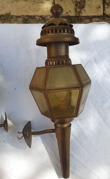 Trois lanternes XIXe siècle.

H.45 cm

H.50...