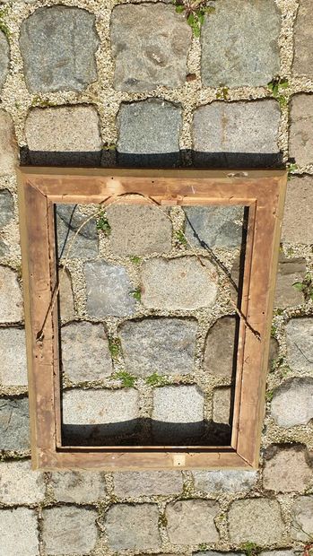 Paire de cadres en bois et stuc doré, XIXe

43...