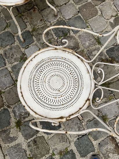 Pair of wrought iron garden armchairs

H.86,...