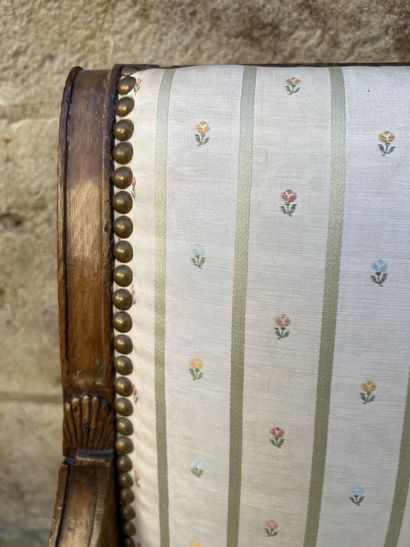 Fauteuil directoire en bois naturel

A dossier...