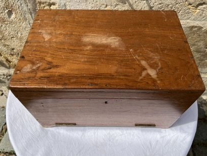 Coffre à senteurs en bois naturel, travail...
