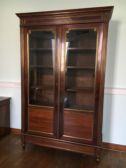 Mahogany and mahogany veneer showcase in...