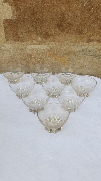 HANDKERCHIEF of glassware including footed...
