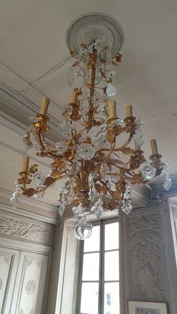 Lustre en cristal et bronze doré 

A décor...