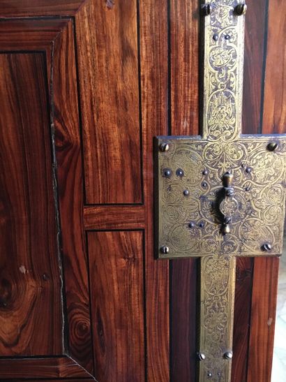 
Cabinet en placage de bois de violette et...