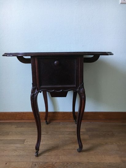 Table travailleuse en acajou et placage d'acajou,...