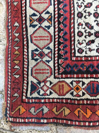 CAUCASUS, XXth century

Woolen gallery carpet...