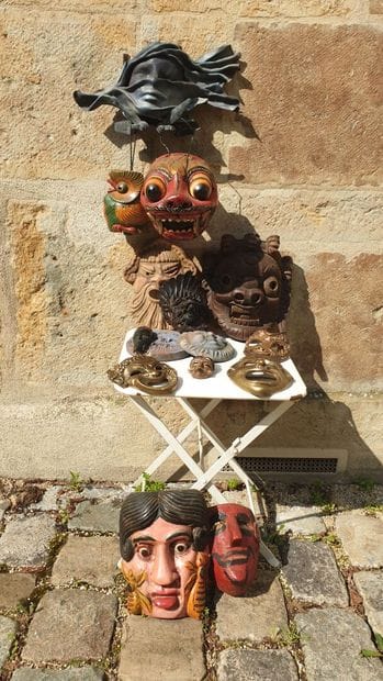 MANNETTE of masks in carved wood and gilded...
