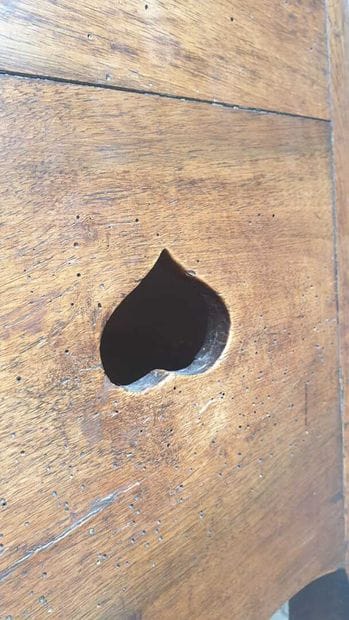 Table de chevet en chêne, d'époque Louis...