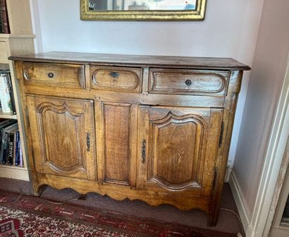 
Buffet bas en chêne, XIXème siècle




Il...
