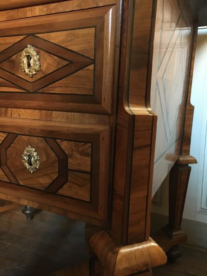 Bureau Mazarin en placage de bois fruitier,...