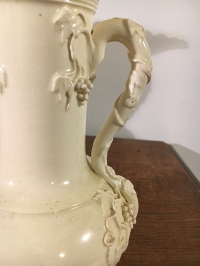 LANGEAIS, XIXth century

Set of two white...