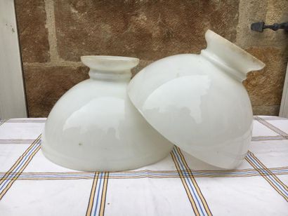 Two opaline suspensions, XIXth century

H.21,...