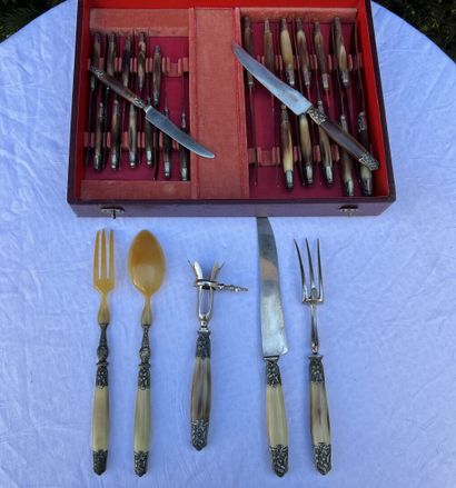 Set of cutlery composed of 12 table knives,...