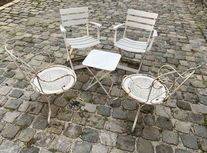 Pair of wrought iron garden armchairs

H.86,...