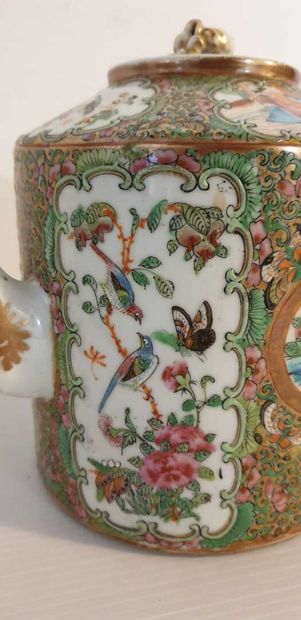 CHINA, 19th century

Part of a Canton porcelain...