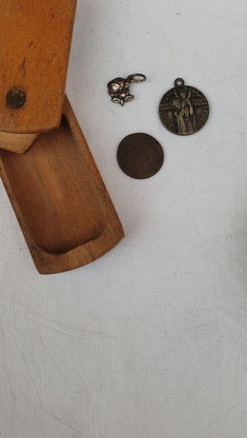 MANNETTE of napkin rings, salt and pepper...