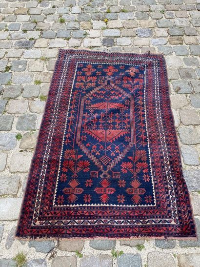 Yacibedir carpet, XXth century.

Blue background.

187...