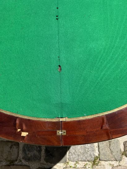 Table demi-lune en acajou et placage d'acajou,...