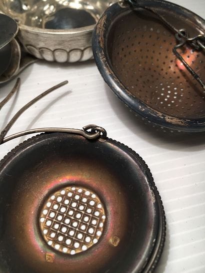 Silver lot including:

1 sprinkling spoon...