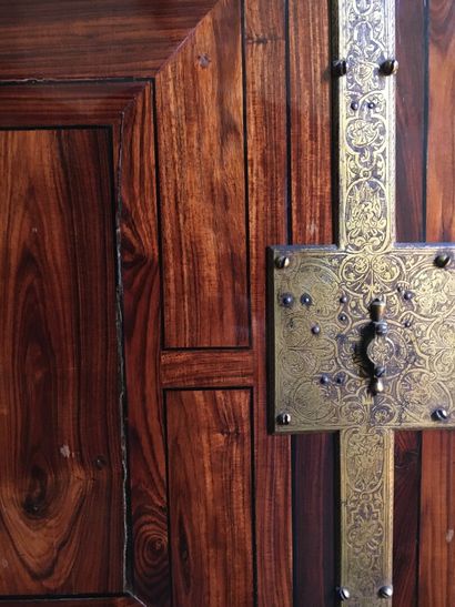 
Cabinet en placage de bois de violette et...