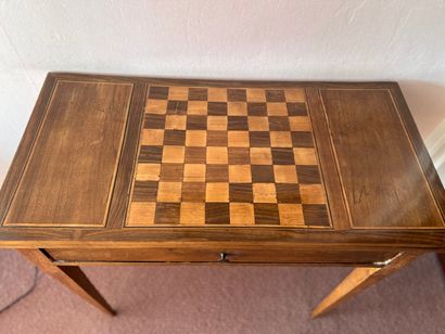Table à jeux à plateau dépliant, début XIXème...