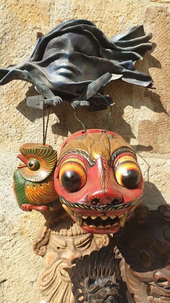 MANNETTE of masks in carved wood and gilded...