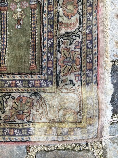 PERSIA, 20th century

Wool carpet with minbar...