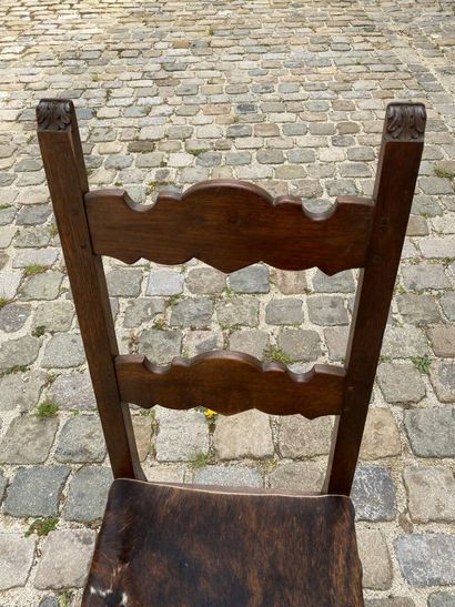 Huit chaises en bois naturel de style Louis...