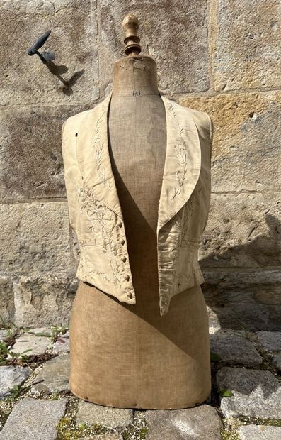 Gilet d'enfant, XVIIIème siècle 



Acci...