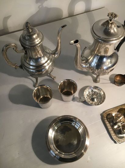 Lot of silver plated metal including: 

2...