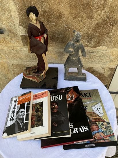 MANNETTE of books on China and Japan