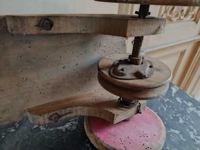Natural wood skateboard, 19th century

Pulley...