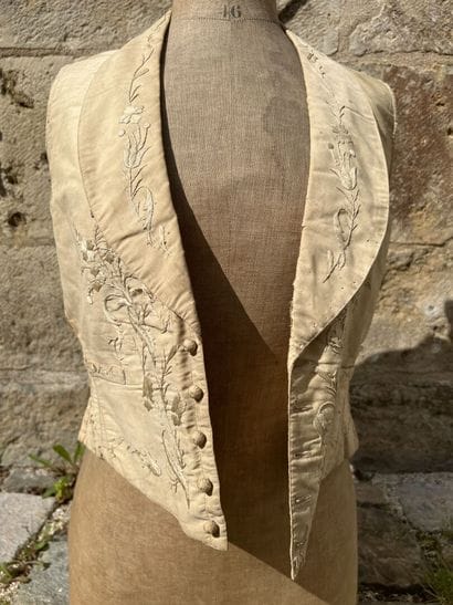 Gilet d'enfant, XVIIIème siècle 



Acci...