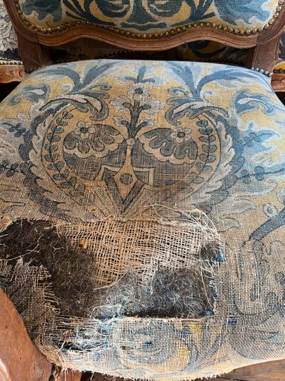 Suite de six fauteuils en bois mouluré et...