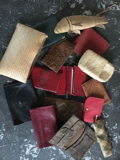MANNETTE

Lot of various trinkets including...