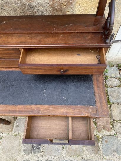 Bonheur du jour en acajou et placage d'acajou....