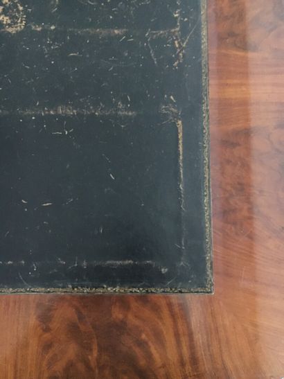 Bureau plat en acajou et placage d'acajou,...