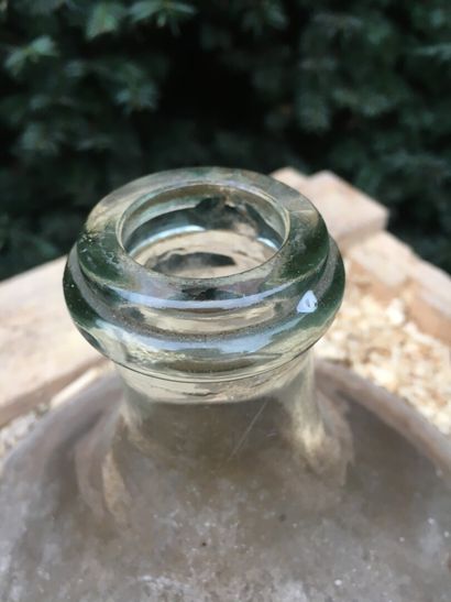 Little lady Jeanne in glass, XXth century

H....