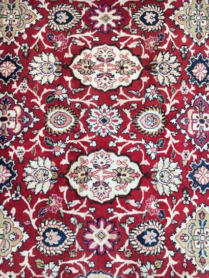 PERSIA XXth century

Wool carpet with reserve...