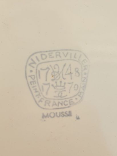 NIDERVILLER, 1970

24 plates (D. 25cm), dishes...