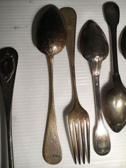 Silver lot including:

1 sprinkling spoon...