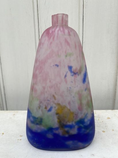 MÜLLER Brothers

Speckled glass bottle of...