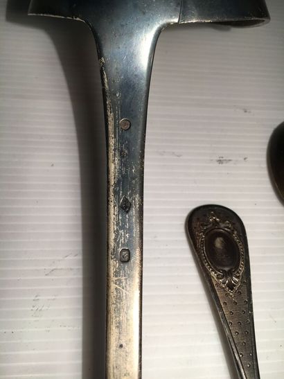 Silver lot including:

1 sprinkling spoon...