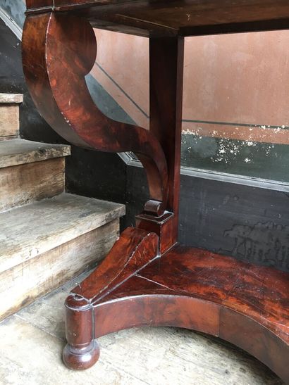 Petite console d'époque Restauration

En...