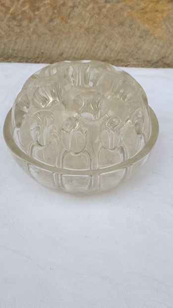 HANDKERCHIEF of glassware including footed...