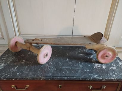Natural wood skateboard, 19th century

Pulley...